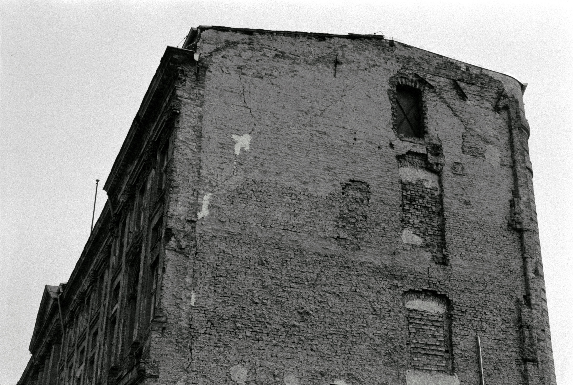 AHP F1993 03 004 sc240902 img09 NLP